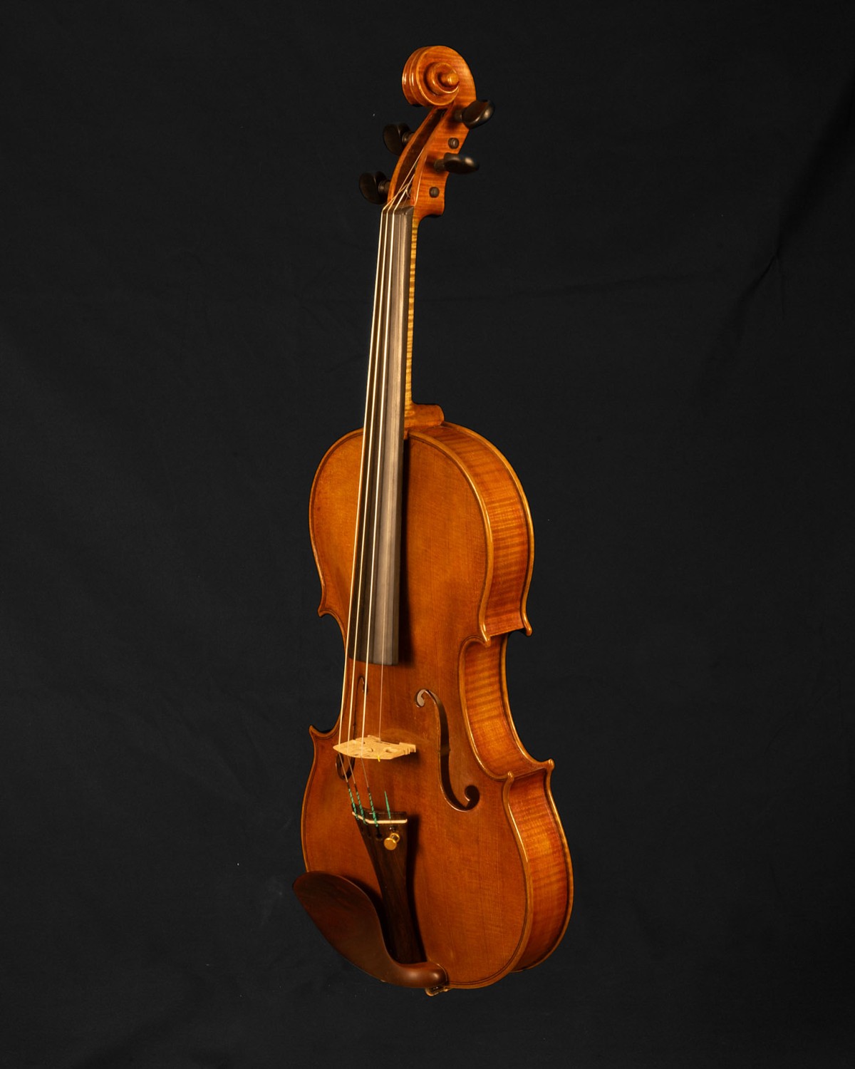 Violon n°18 vue de trois-quart droite Jean Sidler Bienne