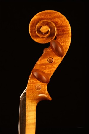 Violon n°19 tête vue de droite Jean Sidler Bienne