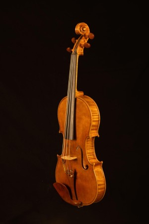 Violon n°19 vue de trois-quart droite Jean Sidler Bienne