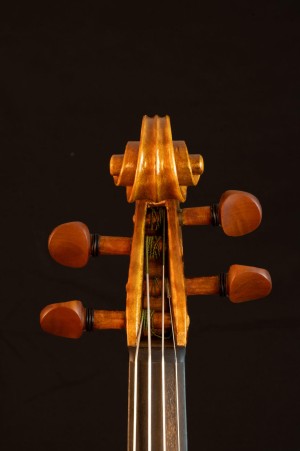 Violon n°19 tête vue de face Jean Sidler Bienne